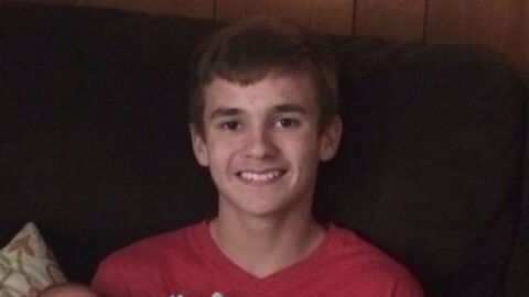 Un joven ha muerto al caerle una bala desde el cielo 