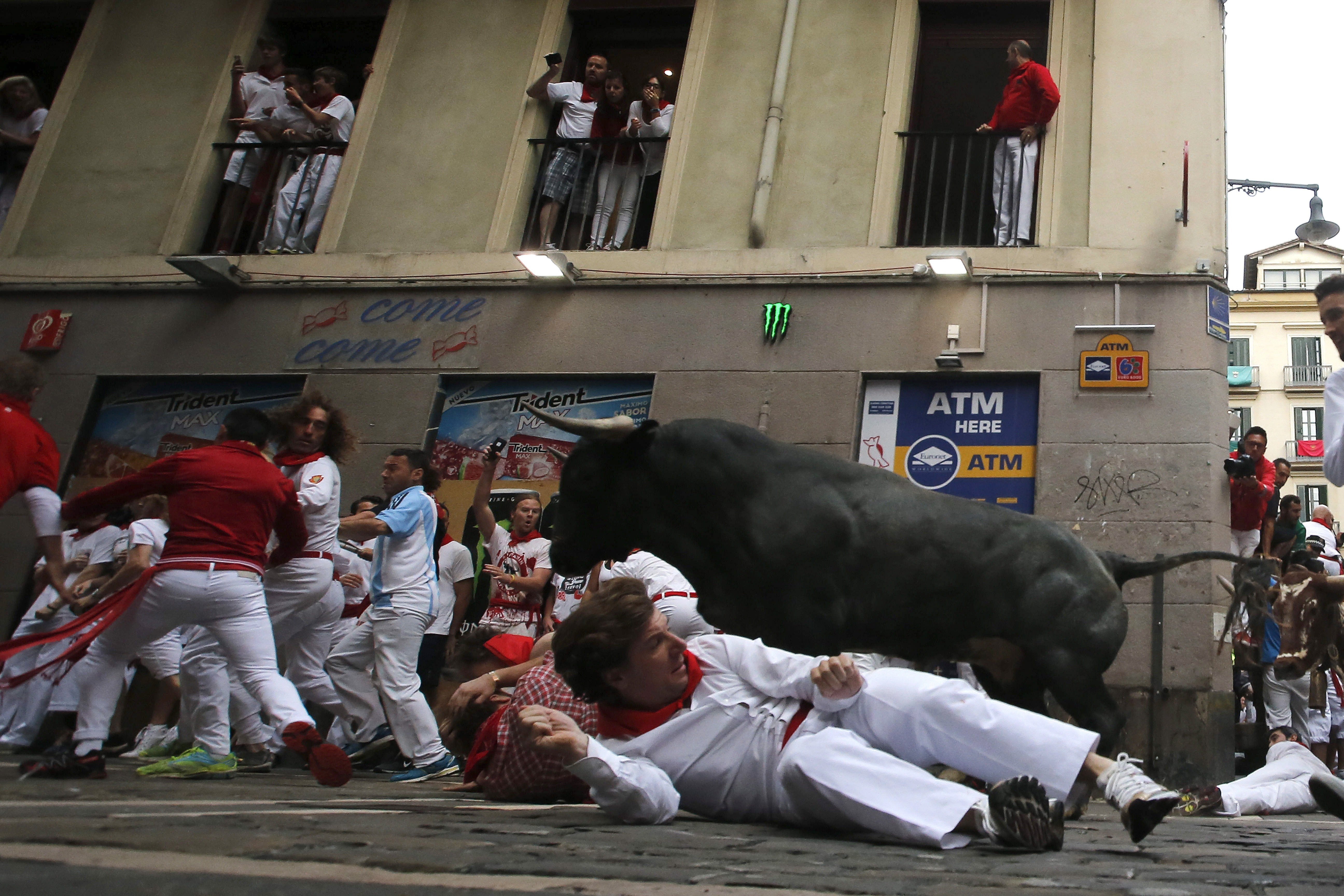 Los Miura cierran los encierros con la carrera más rápida de estos Sanfermines Los Miura cierran los encierros con la carrera más rápida de estos Sanfermines