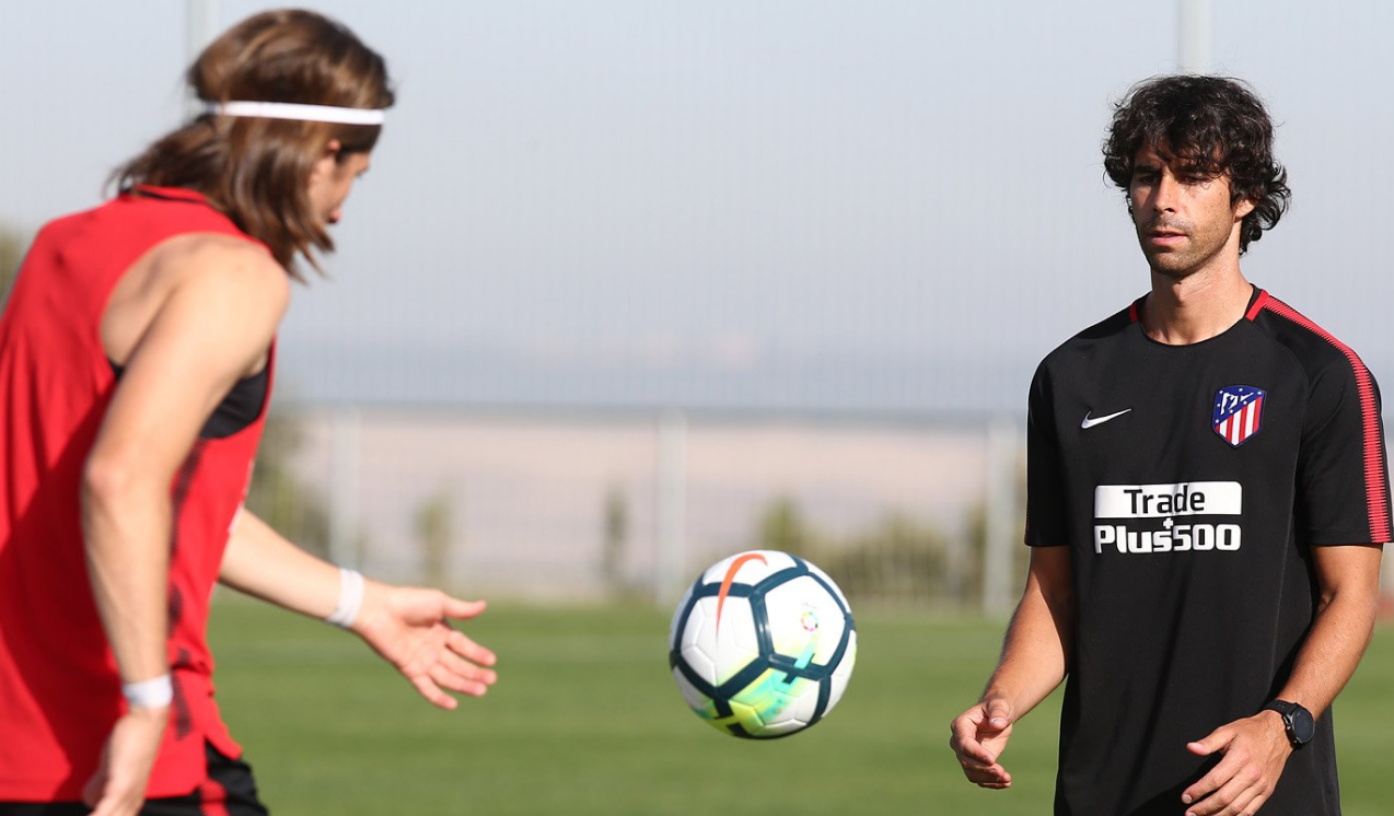 Tiago ya ejerce como miembro del cuerpo técnico en la pretemporada del Atlético Tiago ya ejerce como miembro del cuerpo técnico en la pretemporada del Atlético