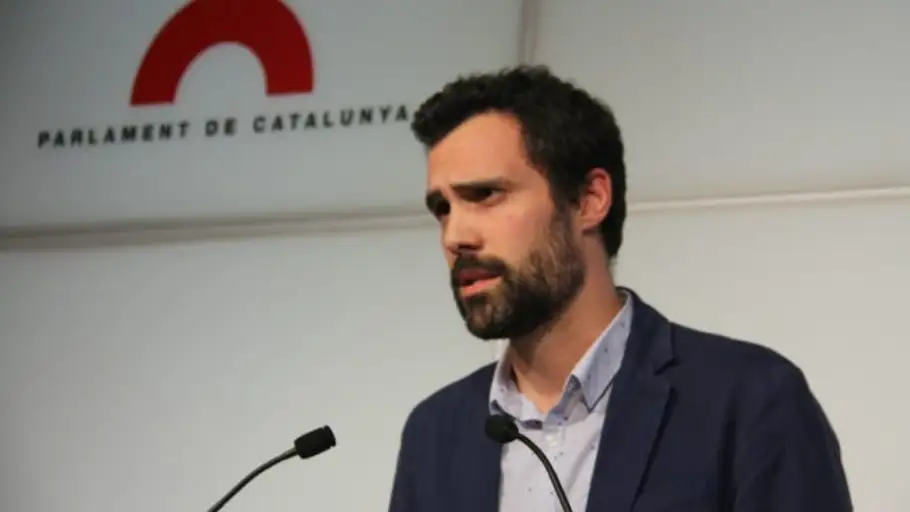 Roger Torrent Portavoz adjunto de Junts x Si en el parlamento de Cataluña Roger Torrent Portavoz adjunto de Junts x Si en el parlamento de Cataluña