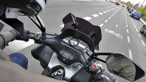 Conduciendo una moto