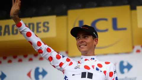 Warren Barguil, en el podio tras una etapa del Tour Warren Barguil, en el podio tras una etapa del Tour