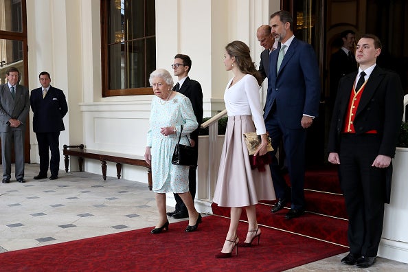 La Reina Isabel II despide a los Reyes de España en el Palacio de Buckingham La Reina Isabel II despide a los Reyes de España en el Palacio de Buckingham