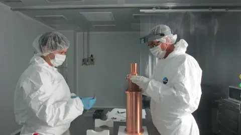 Arranca el experimento ANAIS para buscar materia oscura bajo los Pirineos Arranca el experimento ANAIS para buscar materia oscura bajo los Pirineos