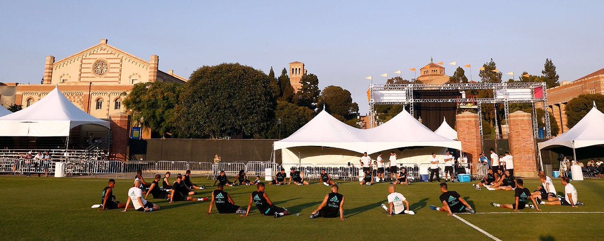 El Real Madrid continúa su preparación en un exigente entrenamiento con el cumpleaños de Danilo de fondo El Real Madrid continúa su preparación en un exigente entrenamiento con el cumpleaños de Danilo de fondo