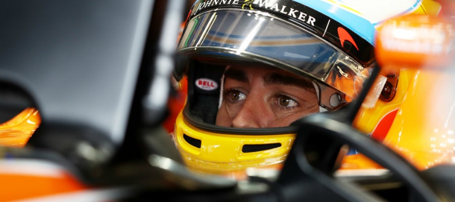 Fernando Alonso, en el cockpit del MCL32 Fernando Alonso, en el cockpit del MCL32