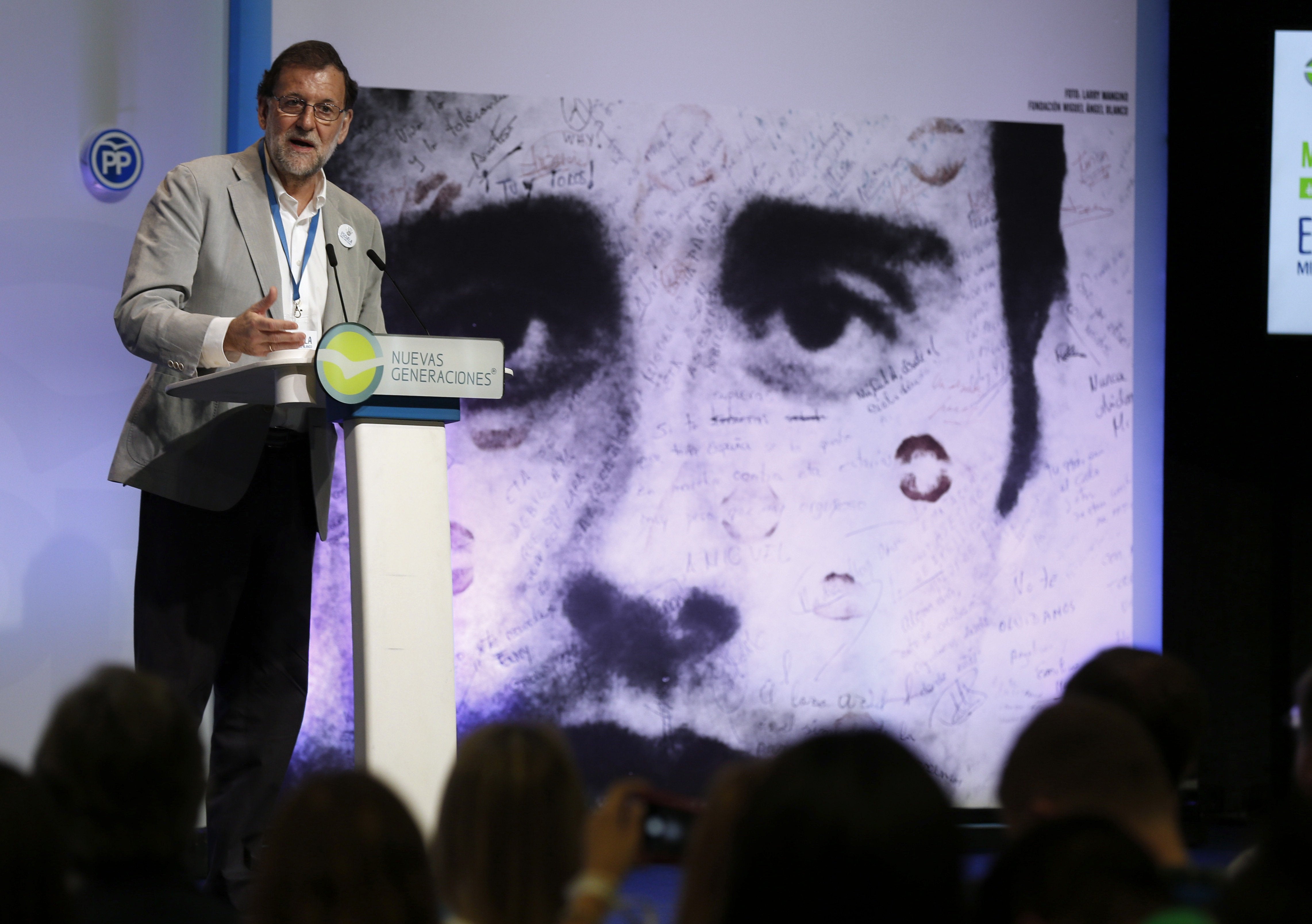 Mariano Rajoy: "El único final que le queda a ETA es pedir perdón y desaparecer" Mariano Rajoy: "El único final que le queda a ETA es pedir perdón y desaparecer"