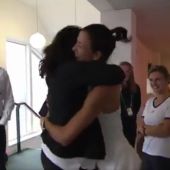Muguruza abraza a Conchita Martínez tras ganar Wimbledon