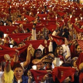 Miles de personas han entonado en diferentes puntos de Pamplona el tradicional "Pobre de mí" 