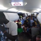 Una imagen del momento de la protesta en la cabina del avión 