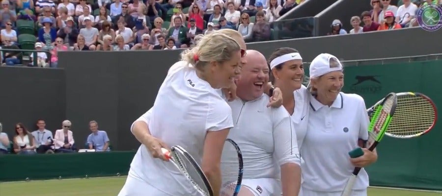 Quinn con las tenistas en Wimbledon Quinn con las tenistas en Wimbledon