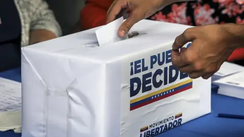 Urnas de la consulta popular venezolana Urnas de la consulta popular venezolana