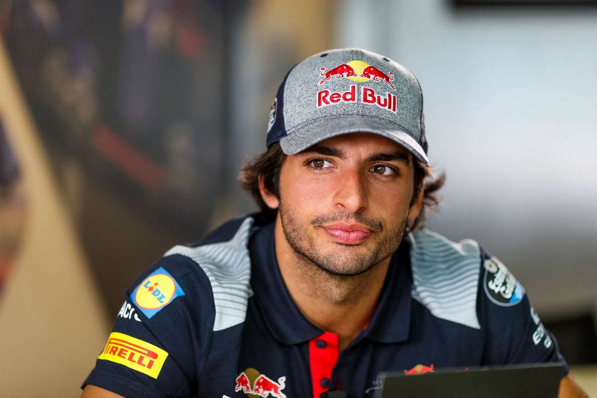 Carlos Sainz: "Es más probable que llegue antes el tercer título de Alonso que el primero de Sainz" Carlos Sainz: "Es más probable que llegue antes el tercer título de Alonso que el primero de Sainz"