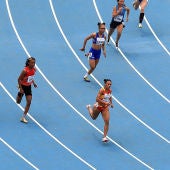 Jael Bestue, liderando una carrera de los 200 metros lisos