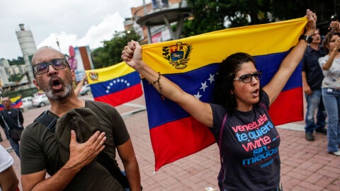 La oposici&oacute;n venezolana habilita 2.030 puntos de participaci&oacute;n para referendo