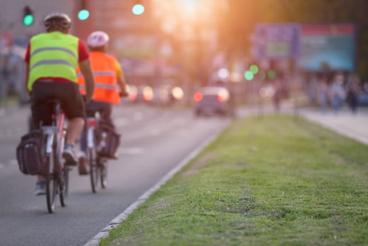 Muere un ciclista sin casco en Zaragoza tras colisionar con un coche Muere un ciclista sin casco en Zaragoza tras colisionar con un coche