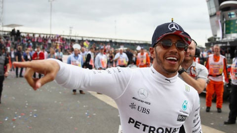 Lewis Hamilton, feliz