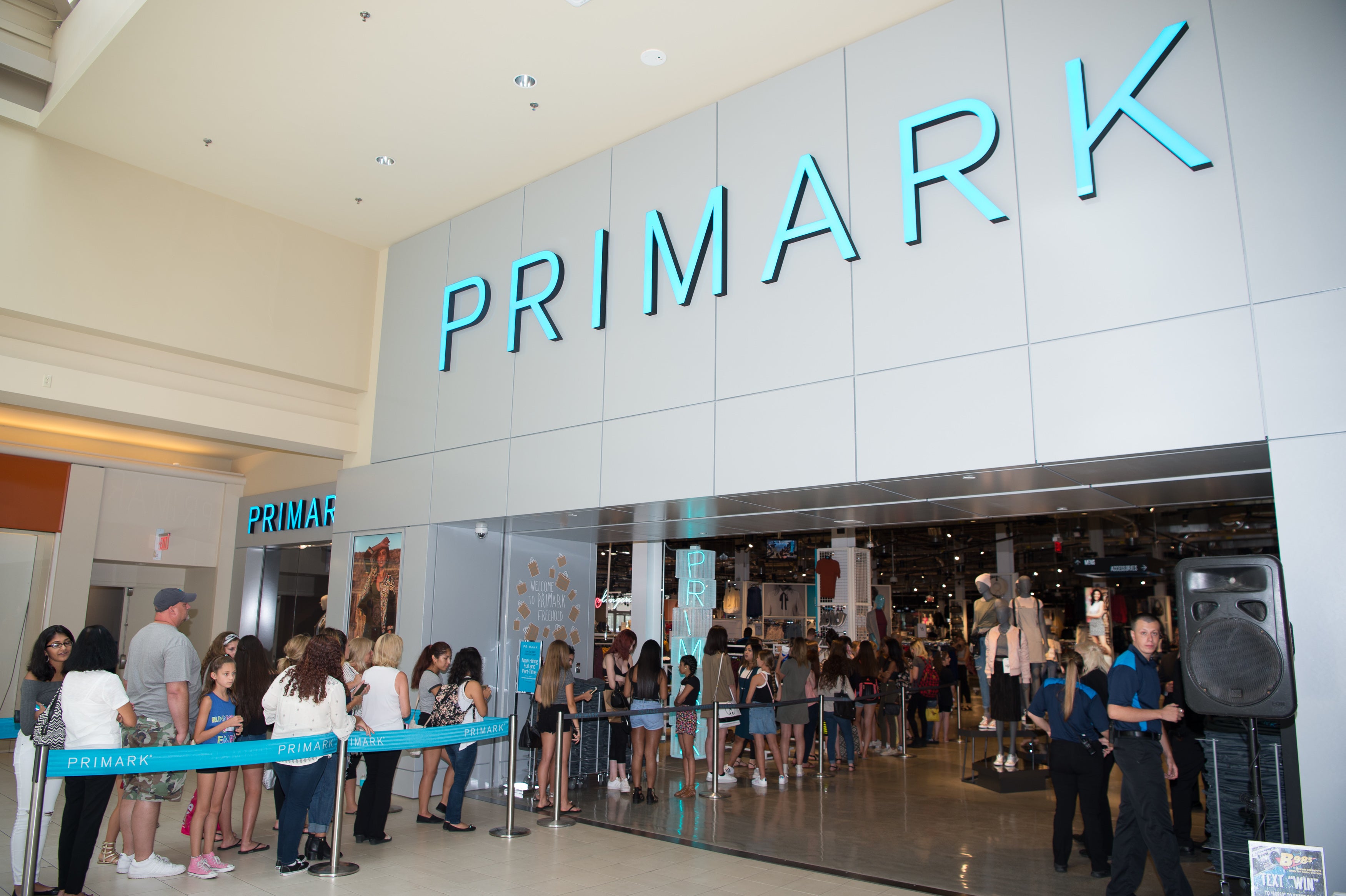 Encuentra un hueso humano en un calcetín comprado en 'Primark' Encuentra un hueso humano en un calcetín comprado en 'Primark'