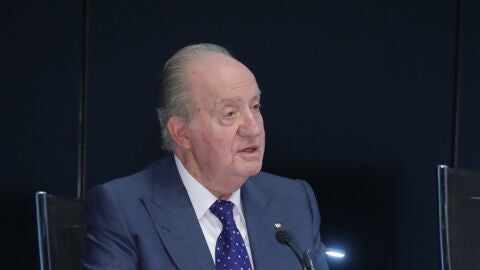 El Rey em&eacute;rito Juan Carlos durante el discurso 