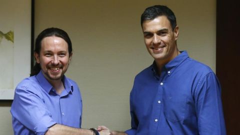 Pablo Iglesias y Pedro S&aacute;nchez antes de la reuni&oacute;n de sus partidos