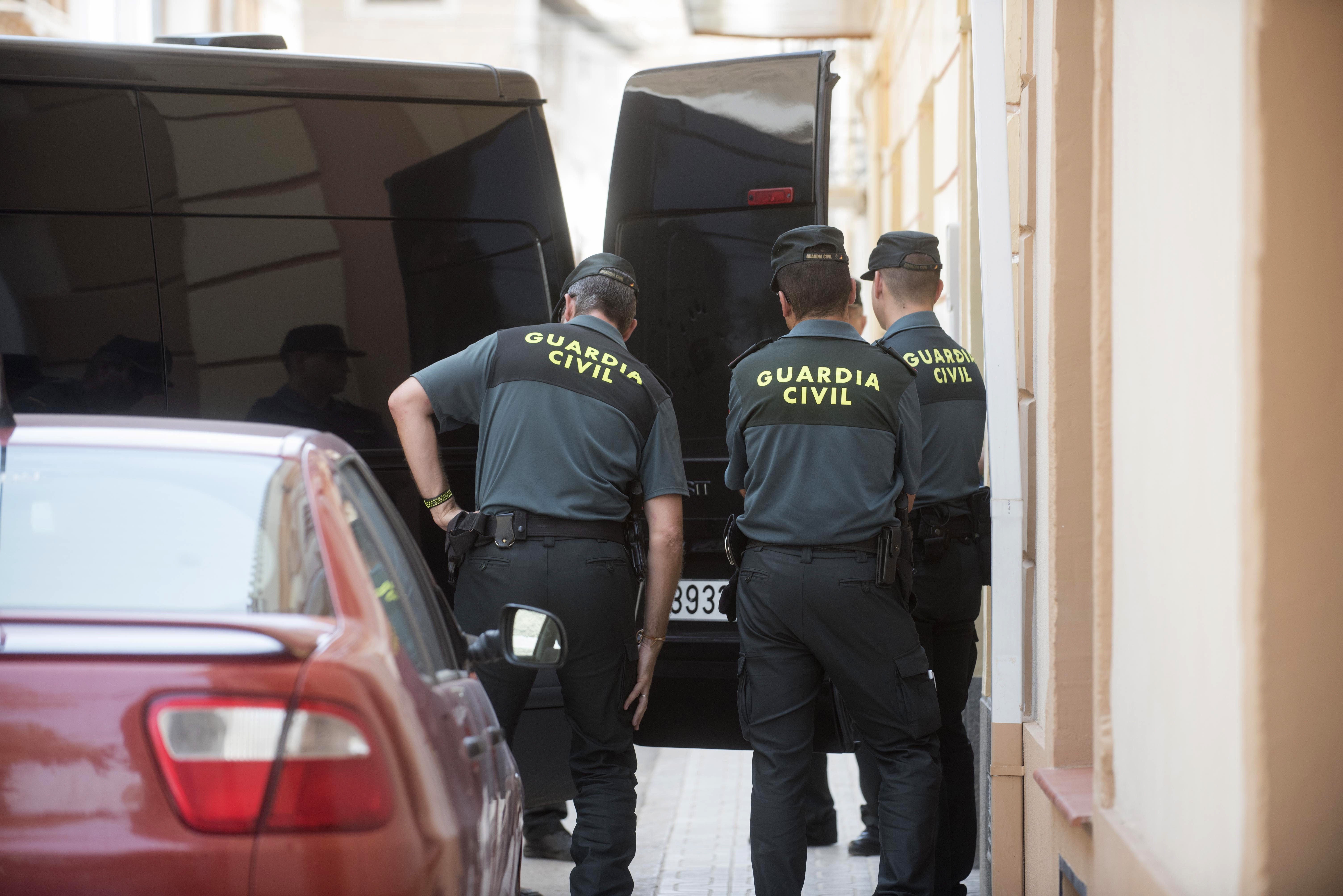 Interior suspende los permisos de policías y guardias movilizados por el 1-O Interior suspende los permisos de policías y guardias movilizados por el 1-O