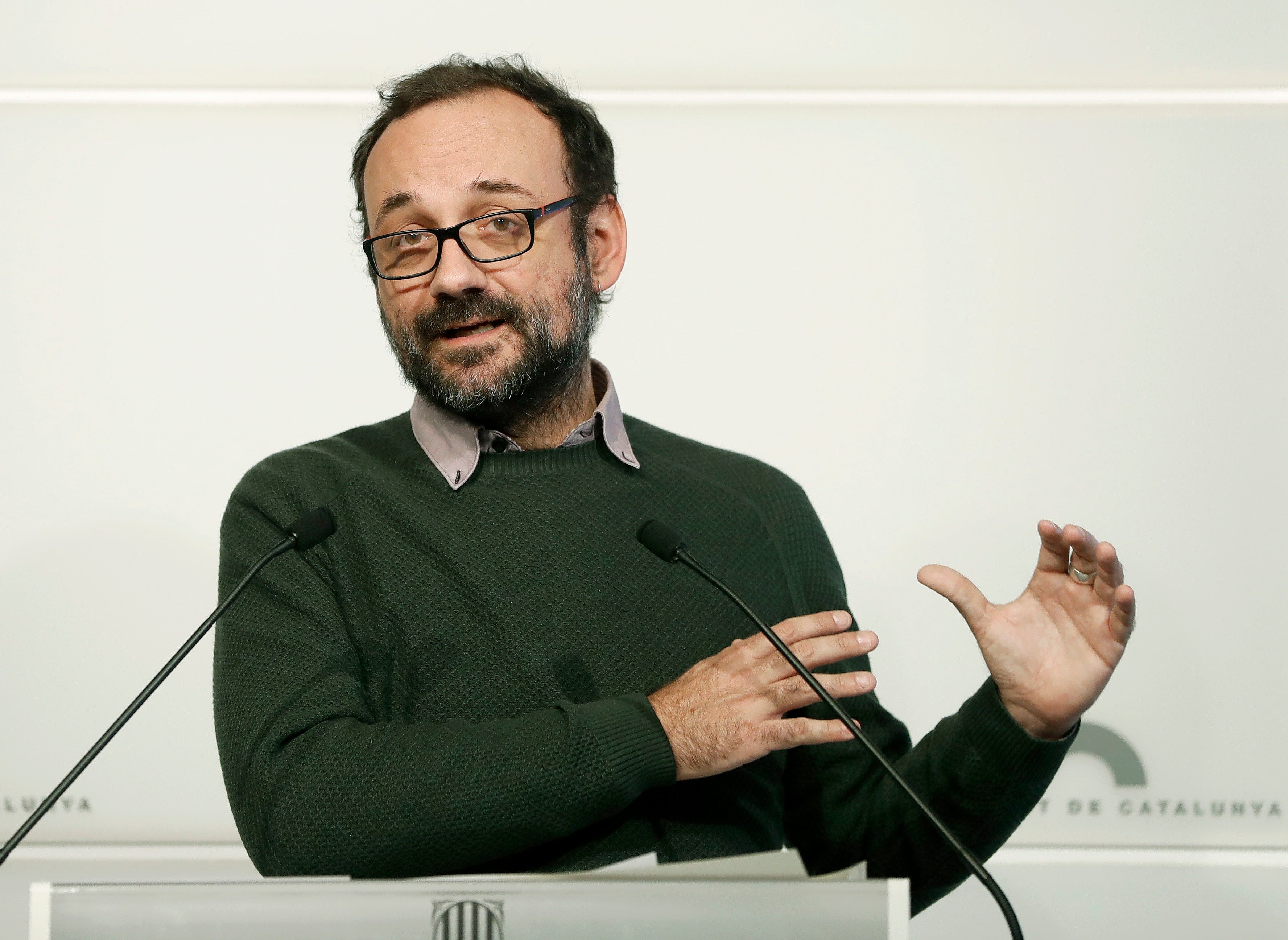 Un diputado de la CUP pide a los Mossos desobedecer la orden de retirar las urnas el 1-O Un diputado de la CUP pide a los Mossos desobedecer la orden de retirar las urnas el 1-O