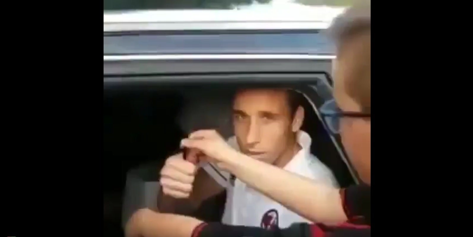 El tremendo error de Biglia en su presentación con el Milan: "¡Forza Lazio!" El tremendo error de Biglia en su presentación con el Milan: "¡Forza Lazio!"