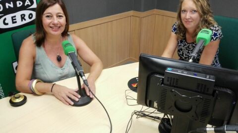 Armengol atiende a Elka Dimitrova en el programa "Mallorca en la Onda" para hacer balance y valorar la posibilidad de que Podemos pase a formar parte del Govern balear.