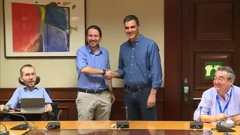 PSOE y Podemos se reúnen para concretar y orientar su colaboración parlamentaria PSOE y Podemos se reúnen para concretar y orientar su colaboración parlamentaria