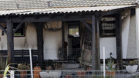 Restos de la casa del incendio en El Palmar (C&aacute;diz)