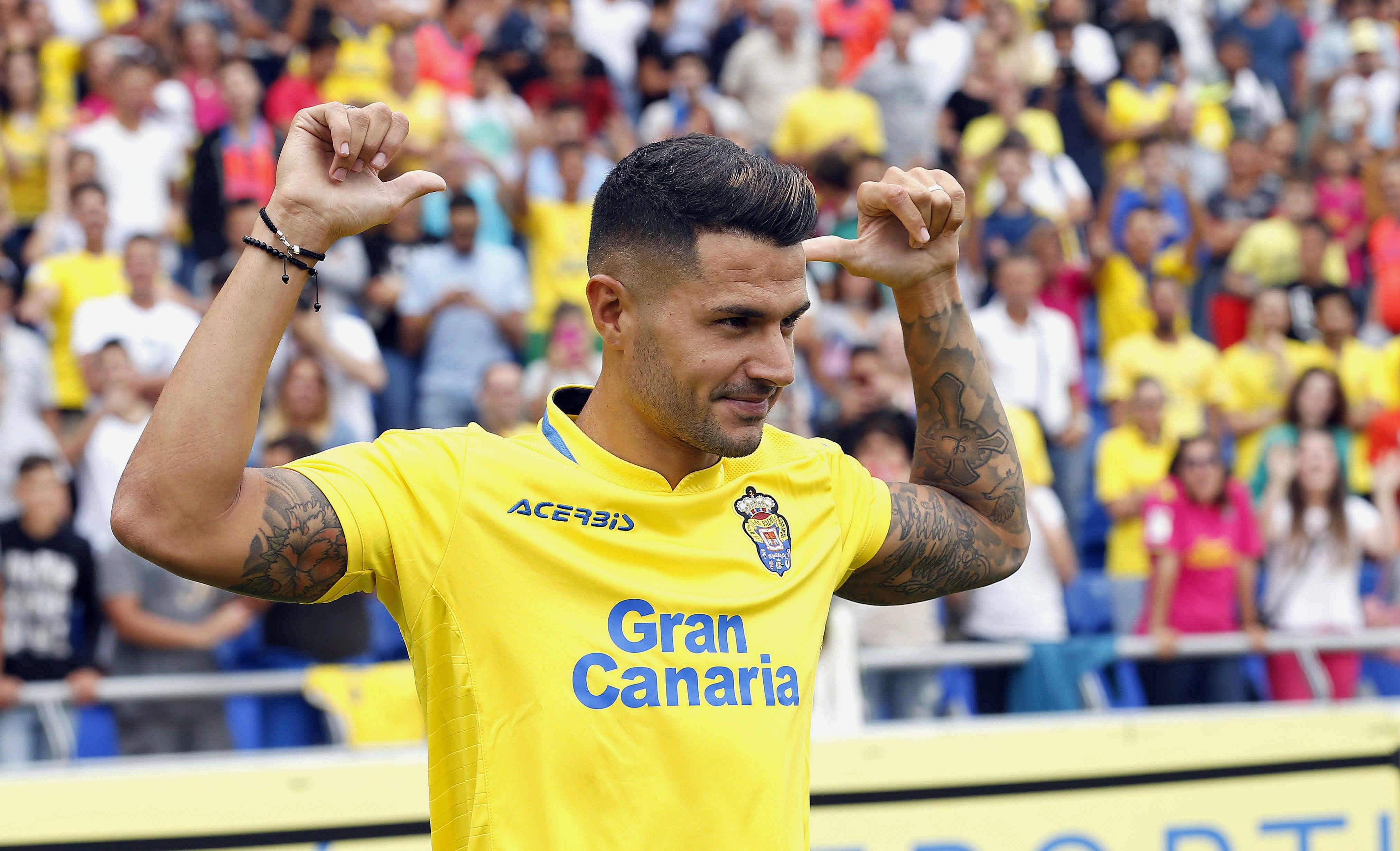 Las Palmas pedirá al Sevilla una cifra próxima a los cuatro millones de euros por el 'segundo traspaso' de Vitolo Las Palmas pedirá al Sevilla una cifra próxima a los cuatro millones de euros por el 'segundo traspaso' de Vitolo