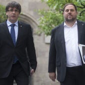 Carles Puigdemont y Oriol Junqueras, en el Parlament catalán en una imagen de archivo