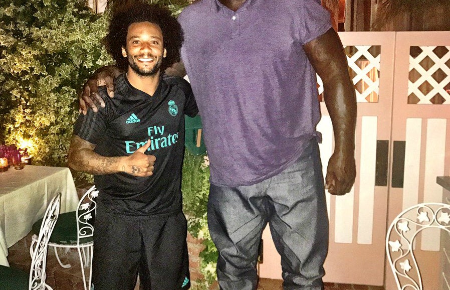 La fotografía de Marcelo con un histórico de la NBA de más de dos metros que se ha hecho viral La fotografía de Marcelo con un histórico de la NBA de más de dos metros que se ha hecho viral