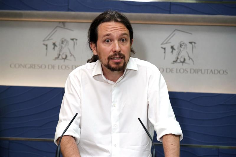Iglesias propone a Sánchez pedir una comparecencia extraordinaria de Rajoy en el Congreso Iglesias propone a Sánchez pedir una comparecencia extraordinaria de Rajoy en el Congreso