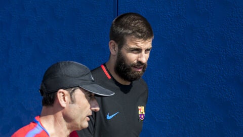 Gerard Piqu&eacute;, antes de entrenar con el Barcelona