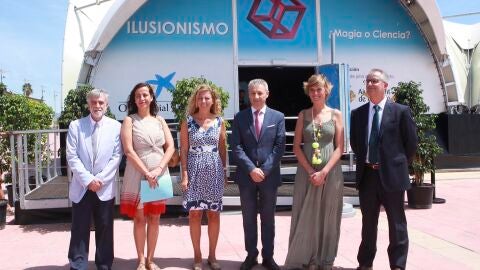 Fotograf&iacute;a de la inauguraci&oacute;n de la exposici&oacute;n 'Ilusionismo, &iquest;magia o ciencia?' 