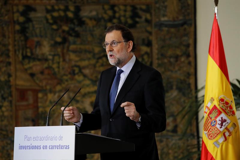 Rajoy recibe los datos del paro como "gasolina" para seguir avanzando Rajoy recibe los datos del paro como "gasolina" para seguir avanzando