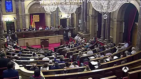 Puigdemont y los diputados de Junts pel Sí firman de forma conjunta le ley del referéndum Puigdemont y los diputados de Junts pel Sí firman de forma conjunta le ley del referéndum