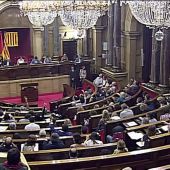 Puigdemont y los diputados de Junts pel Sí firman de forma conjunta le ley del referéndum 