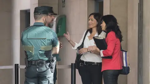 La jefa de comunicación de la consellería de Exteriors de la Generalitat, Anna Molas a su llegada a la Comandancia de Grácia en Barcelona La jefa de comunicación de la consellería de Exteriors de la Generalitat, Anna Molas a su llegada a la Comandancia de Grácia en Barcelona