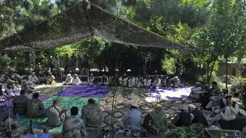 Una jirga en Pakistán Una jirga en Pakistán