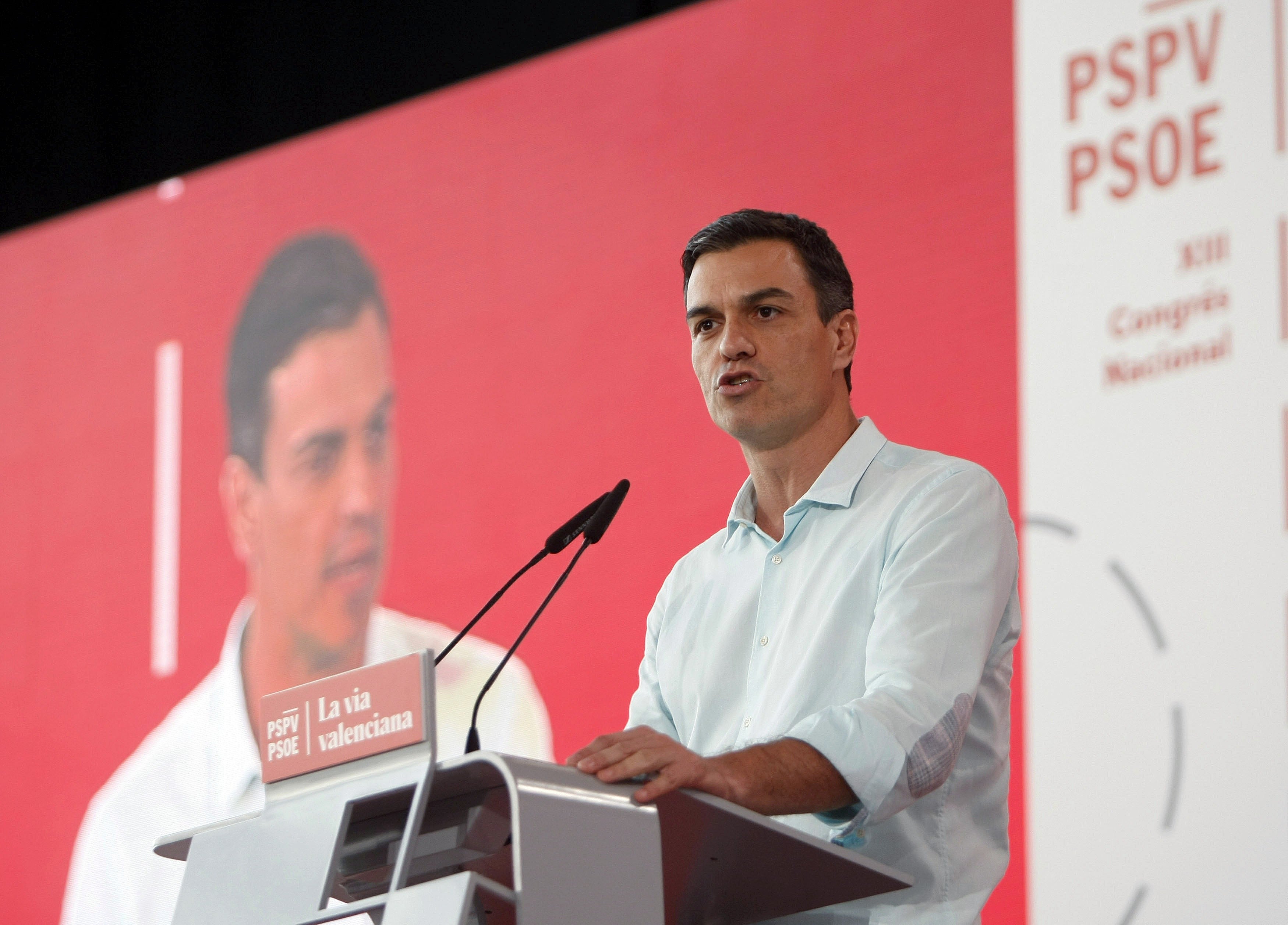 El PSOE da por superada la amenaza del 'sorpasso' y ve deslegitimado a Rajoy El PSOE da por superada la amenaza del 'sorpasso' y ve deslegitimado a Rajoy