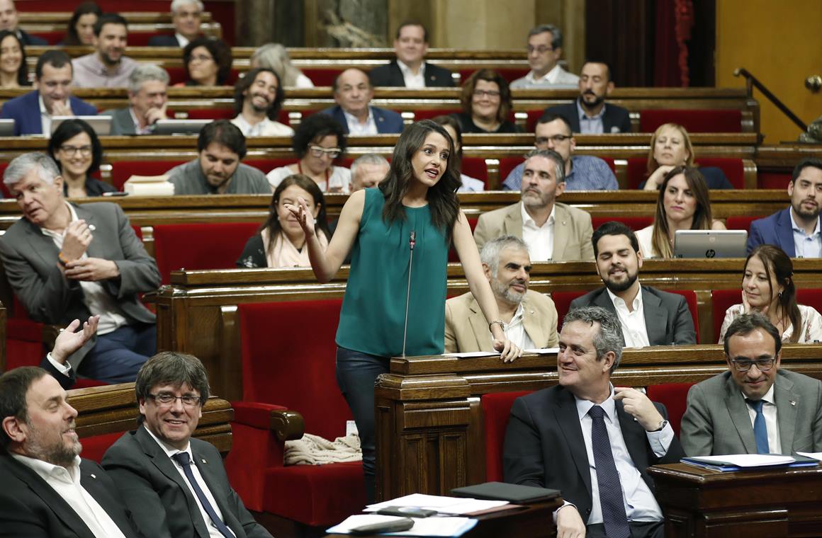 Ciudadanos propone una moción censura a Puigdemont para convocar elecciones Ciudadanos propone una moción censura a Puigdemont para convocar elecciones