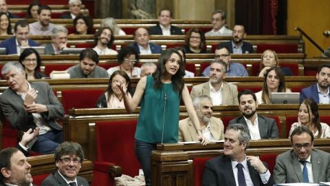 In&eacute;s Arrimadas durante su intervenci&oacute;n en el Parlament
