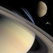 Saturno y algunos satélites, entre ellos Titán