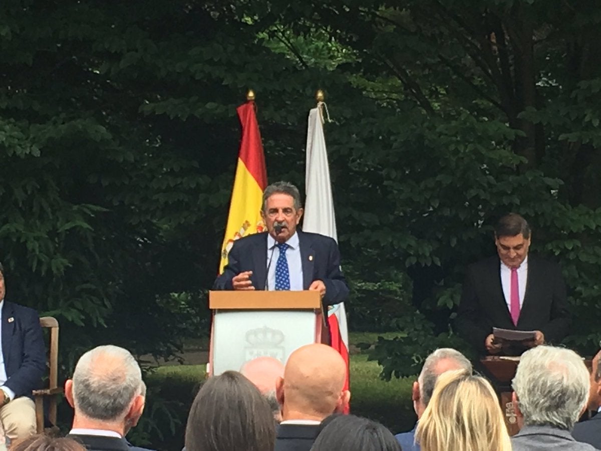 Revilla: "Necesitamos más unión que nunca para salir de la crisis" Revilla: "Necesitamos más unión que nunca para salir de la crisis"