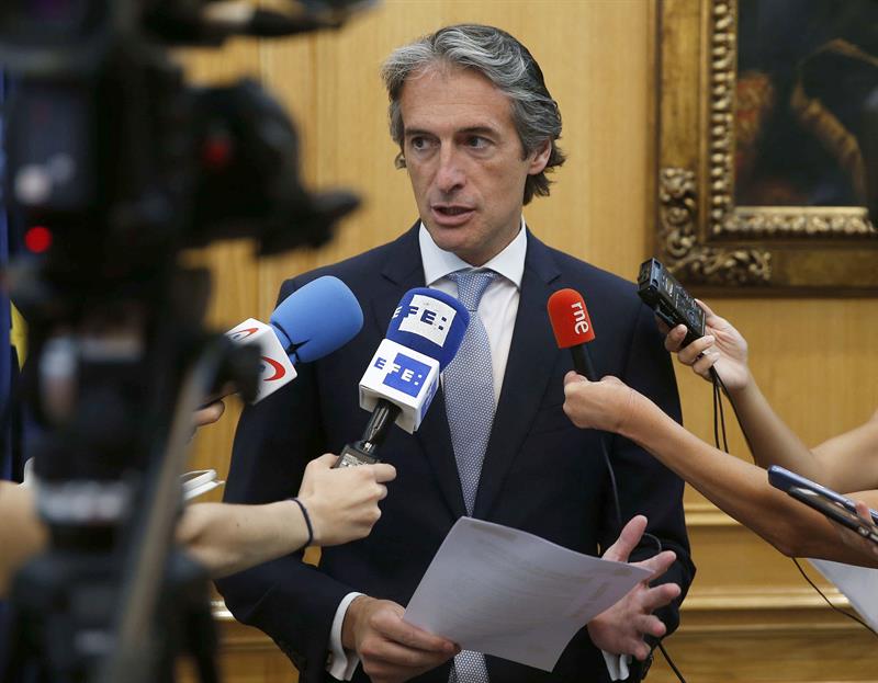 De la Serna dice que el tren accidentado en Barcelona pasó la última revisión hace diez días De la Serna dice que el tren accidentado en Barcelona pasó la última revisión hace diez días