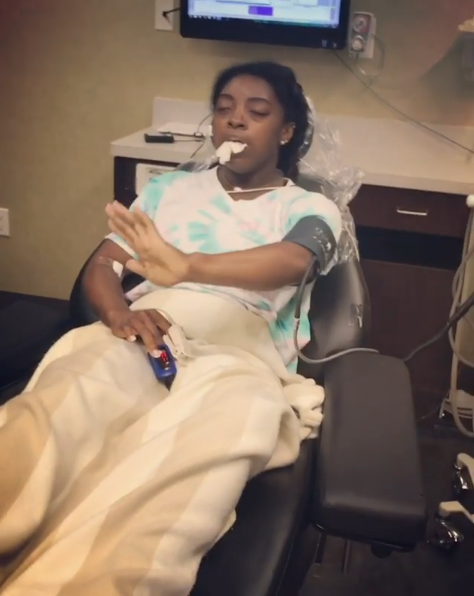 La anestesia transforma a Simone Biles: así se despertó en el dentista La anestesia transforma a Simone Biles: así se despertó en el dentista