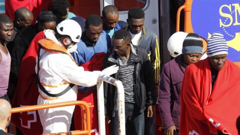Salvamento Mar&iacute;timo rescata a varios inmigrantes en el Estrecho de Gibraltar