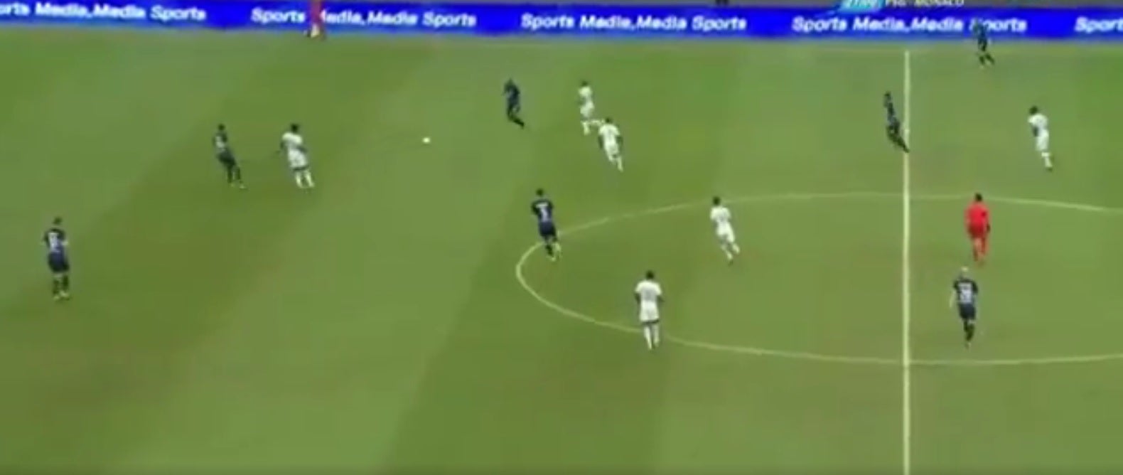 Kondogbia marca el gol del año por toda la escuadra... ¡en propia puerta! Kondogbia marca el gol del año por toda la escuadra... ¡en propia puerta!